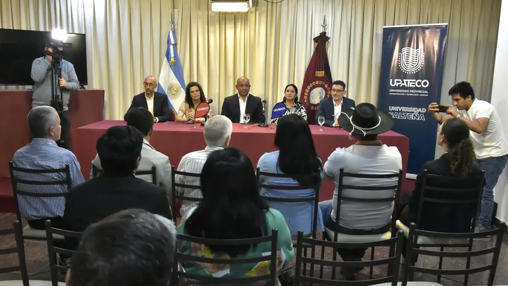 02-12-2024 Firma de Convenio entre el Ministro de Economia - Ministra de Educación - UPATECO e Intendentes (1)